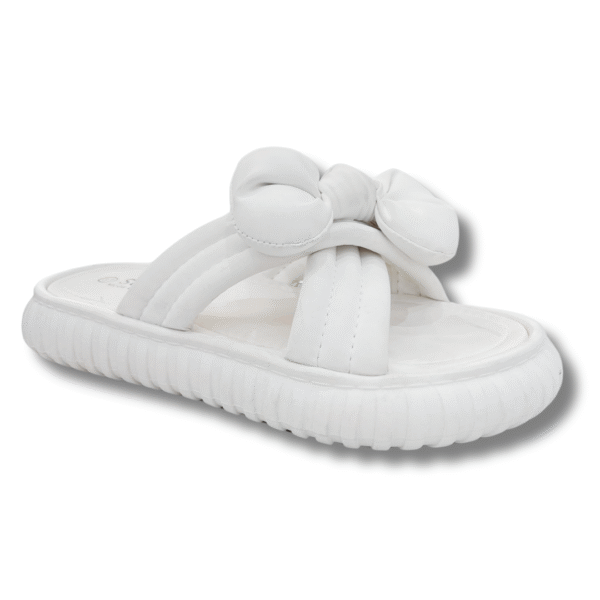 sandalias planas con lazo blancos