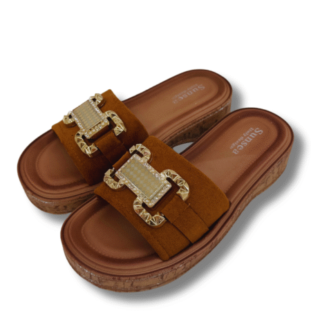 sandalias planas con decoración de ficha mujer camel