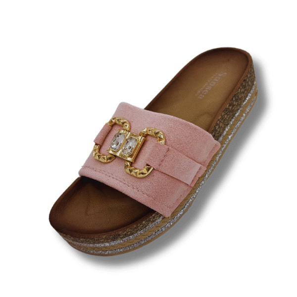 sandalias con aros dorados y piedras brillantes color rosa