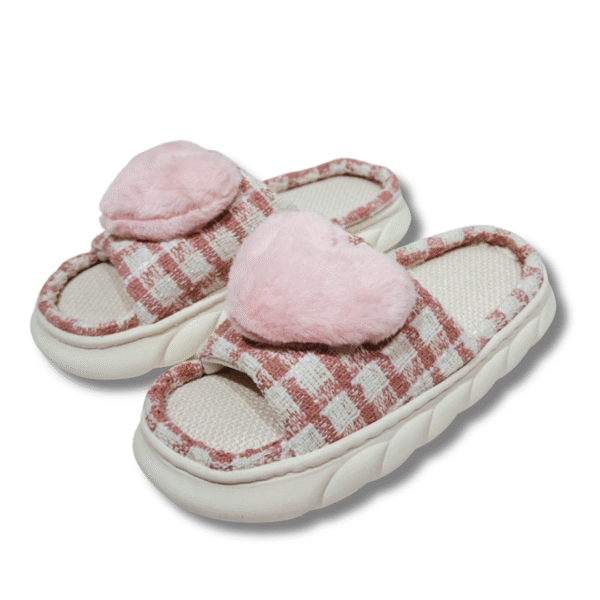 zapatillas de casa con corazon color rosa