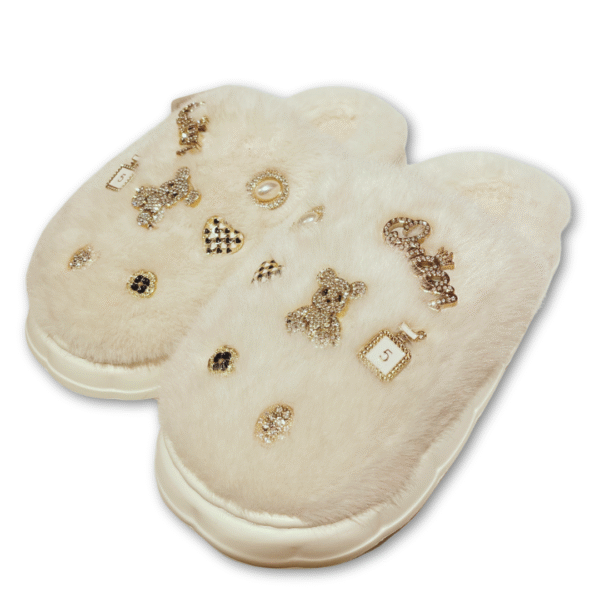 zapatillas de casa con pins de osito brillante color blanco