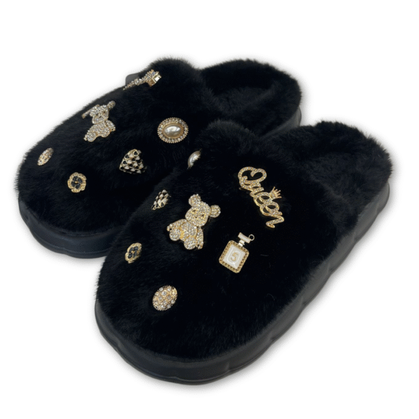 zapatillas de casa con pins de osito brillante color negro
