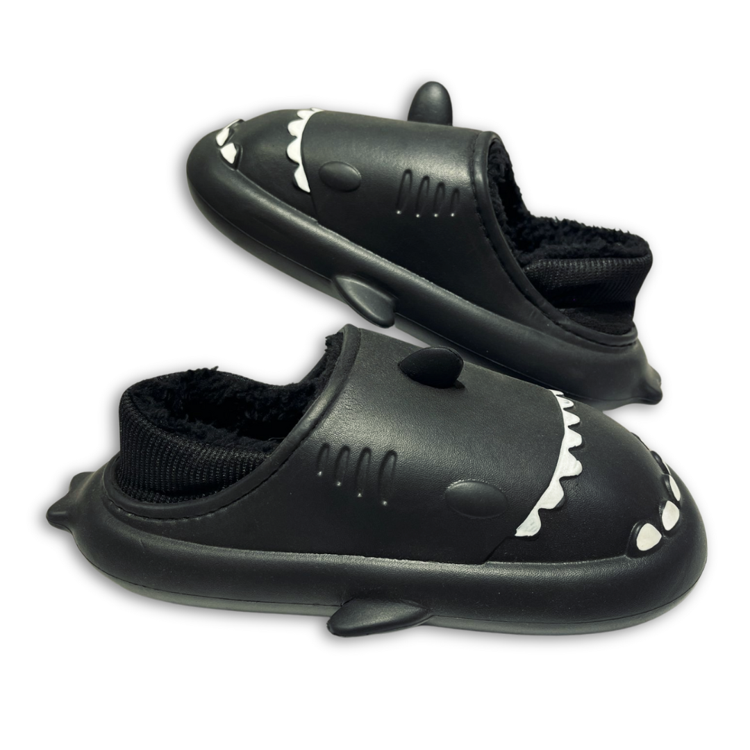 ZAPATILLAS DE TIBURON CERRADA NEGRO