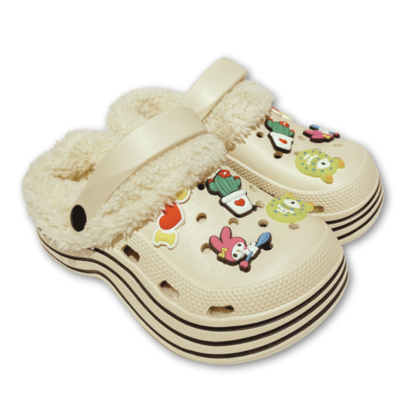 ZAPATILLAS DE PLATAFORMA CON PELITO BEIGE