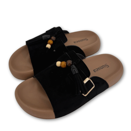 Sandalia pala bohemia color negro con hebilla y borla