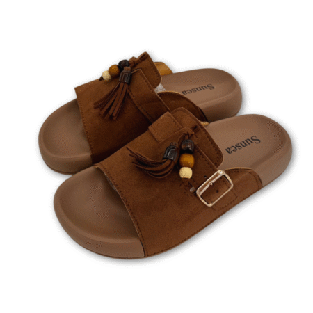 Sandalia pala bohemia color camel con hebilla y borla